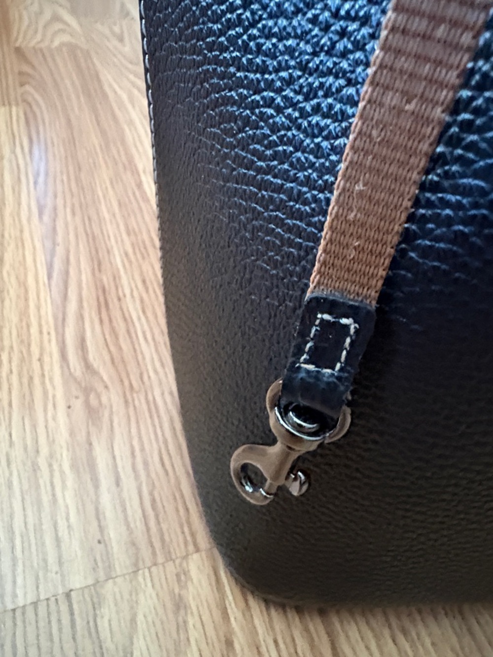 DOONEY & BOURKE LUCCA BLACK LEATHER DRAWSTRING SHOULDER BUCKET BAG - Picture 9 of 13